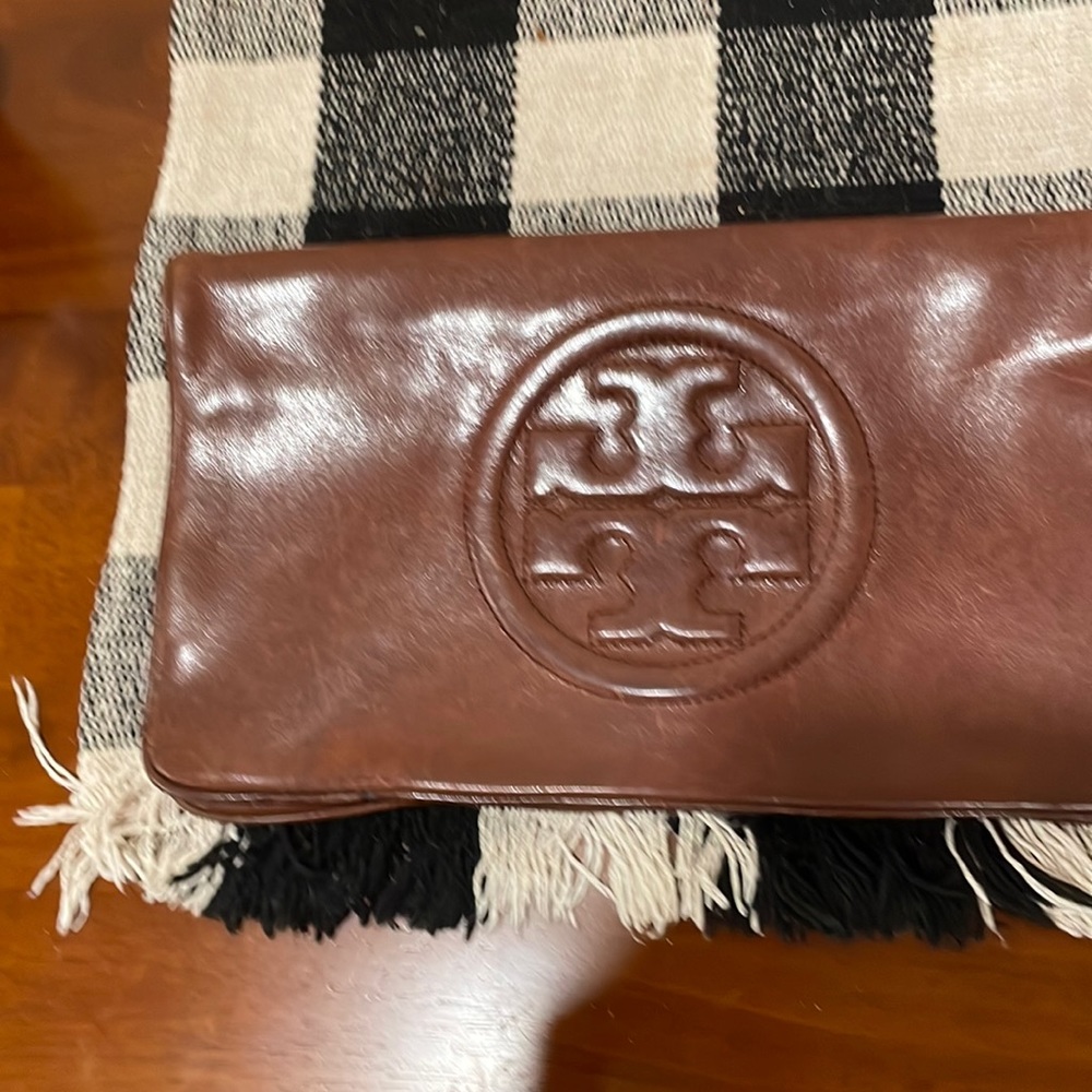 Like new all leather Tory Burch clutch